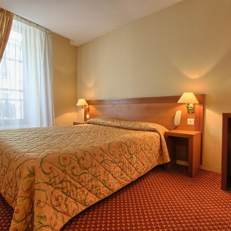 La Dependance Hotel Paris Exterior photo